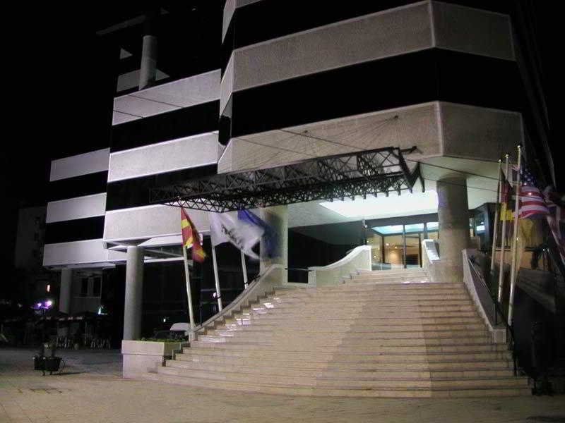 Hotel Arka Skopje Exteriér fotografie The main entrance of the hotel