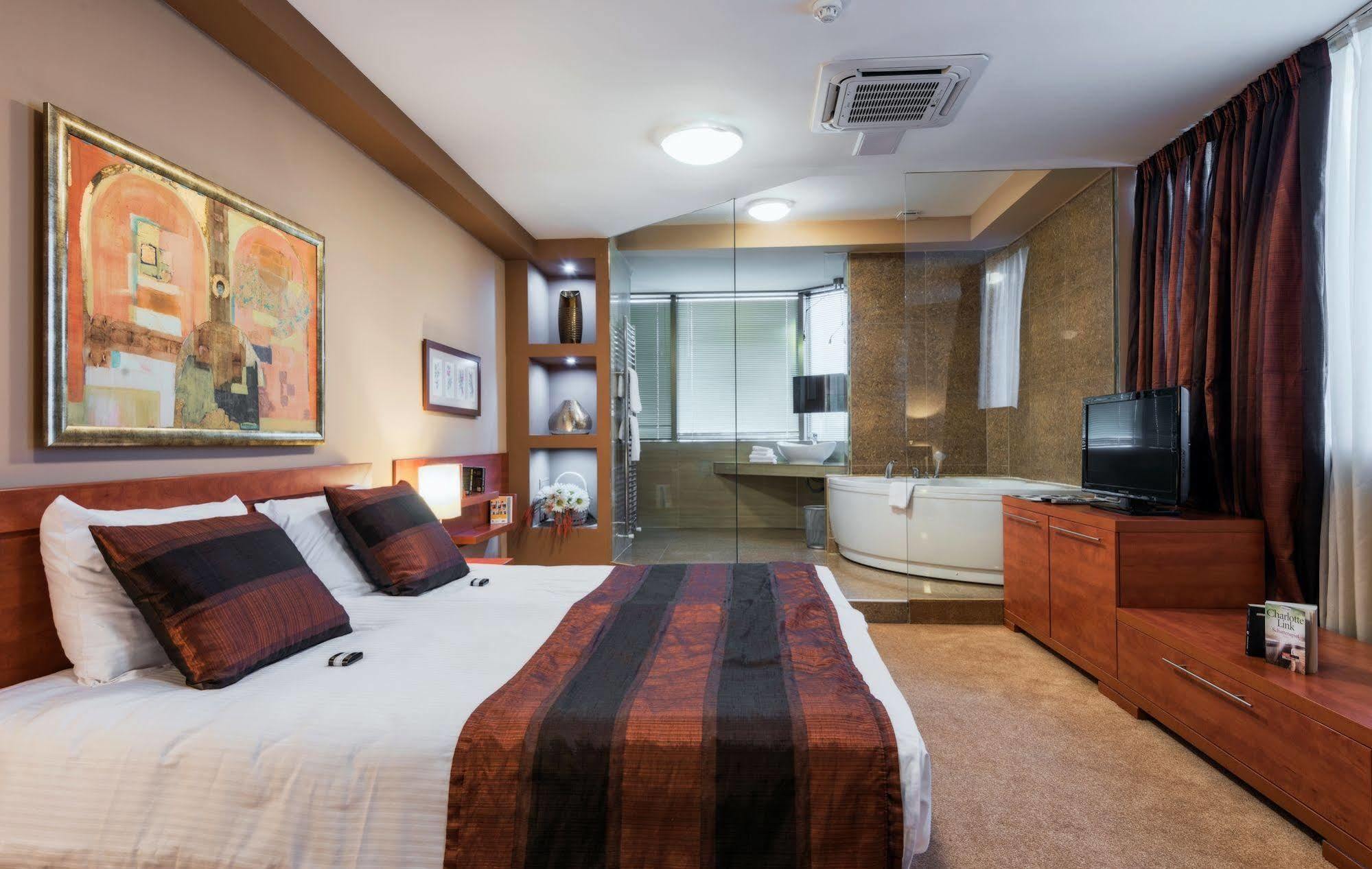 Hotel Arka Skopje Exteriér fotografie A suite at the hotel